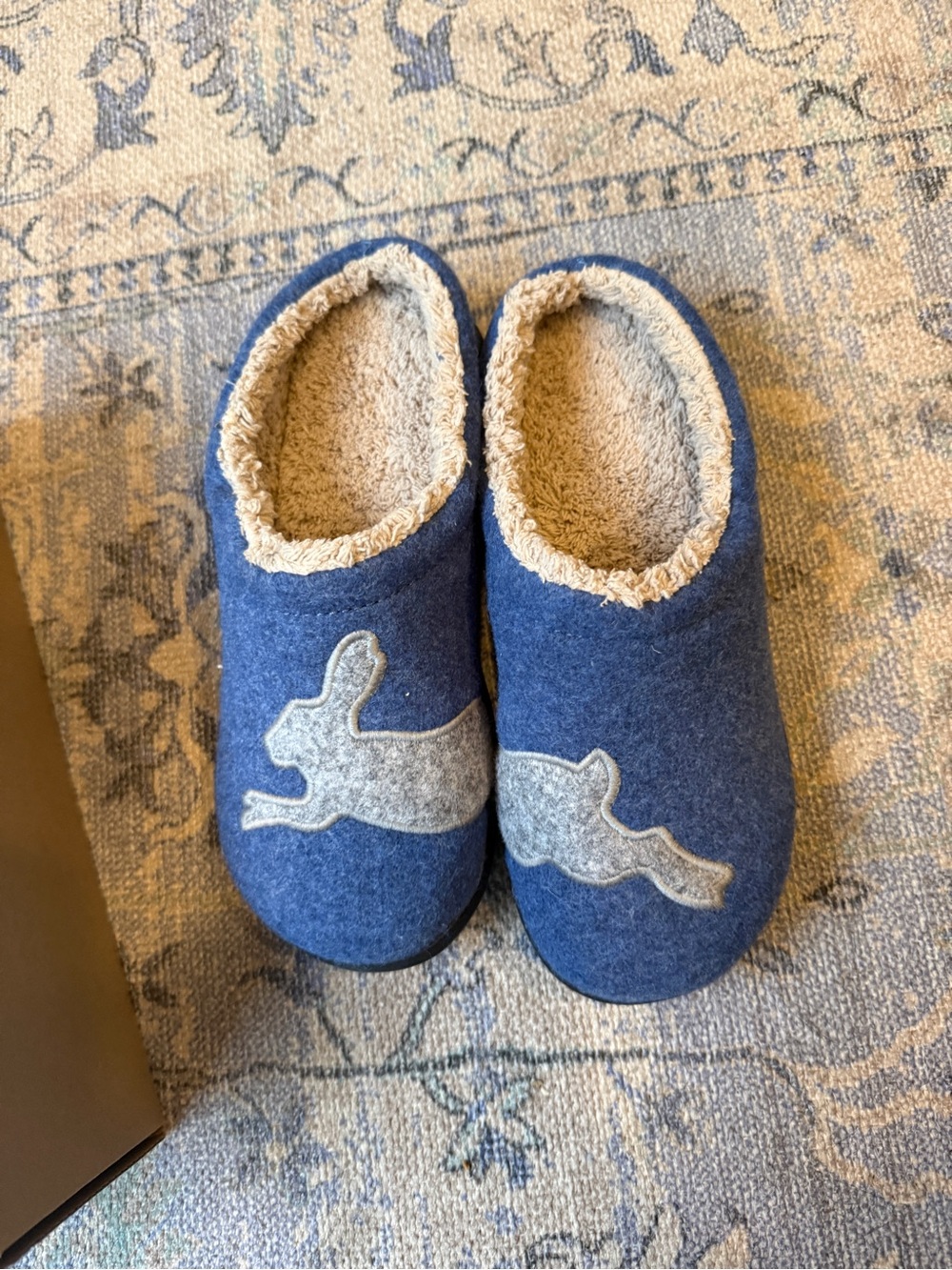 Womenโs L.L. Bean Blue Fleece-Lined Slippers with Bunny Accent